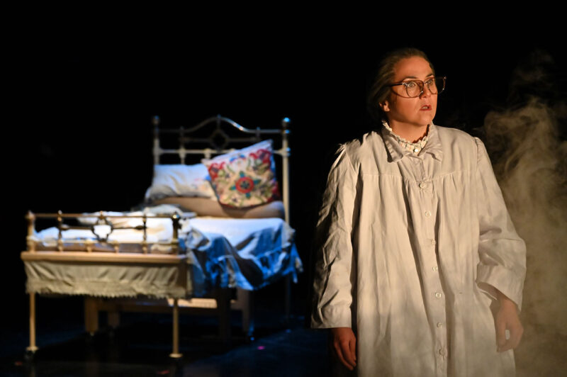 GABRIELA-Y-CAMA.Elio-Frugone.-Fototeatro